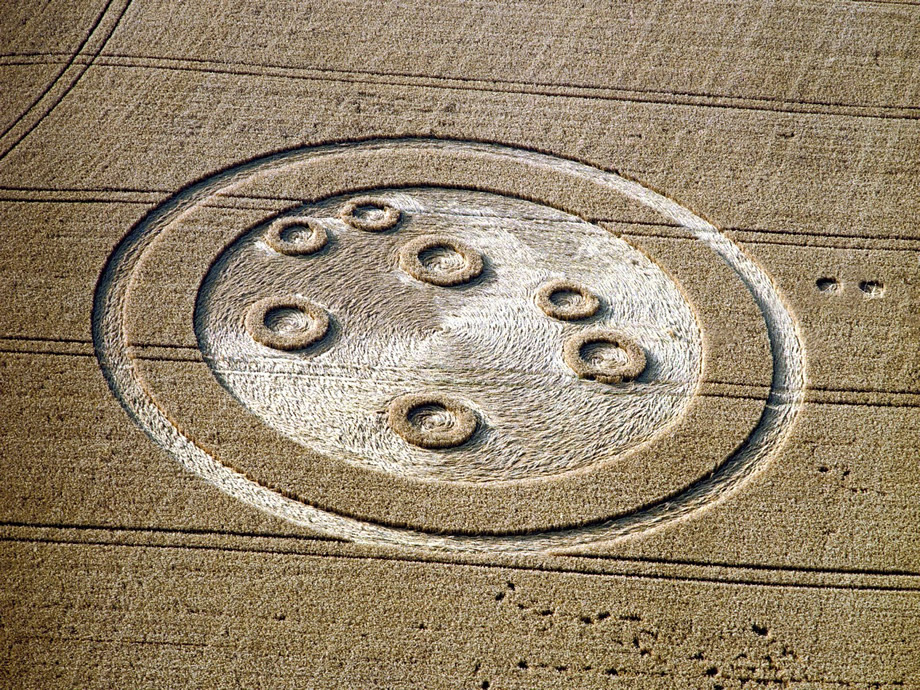 10 Famous Unsolved Mysteries Around The World... Explained.
 Famous Crop Circle