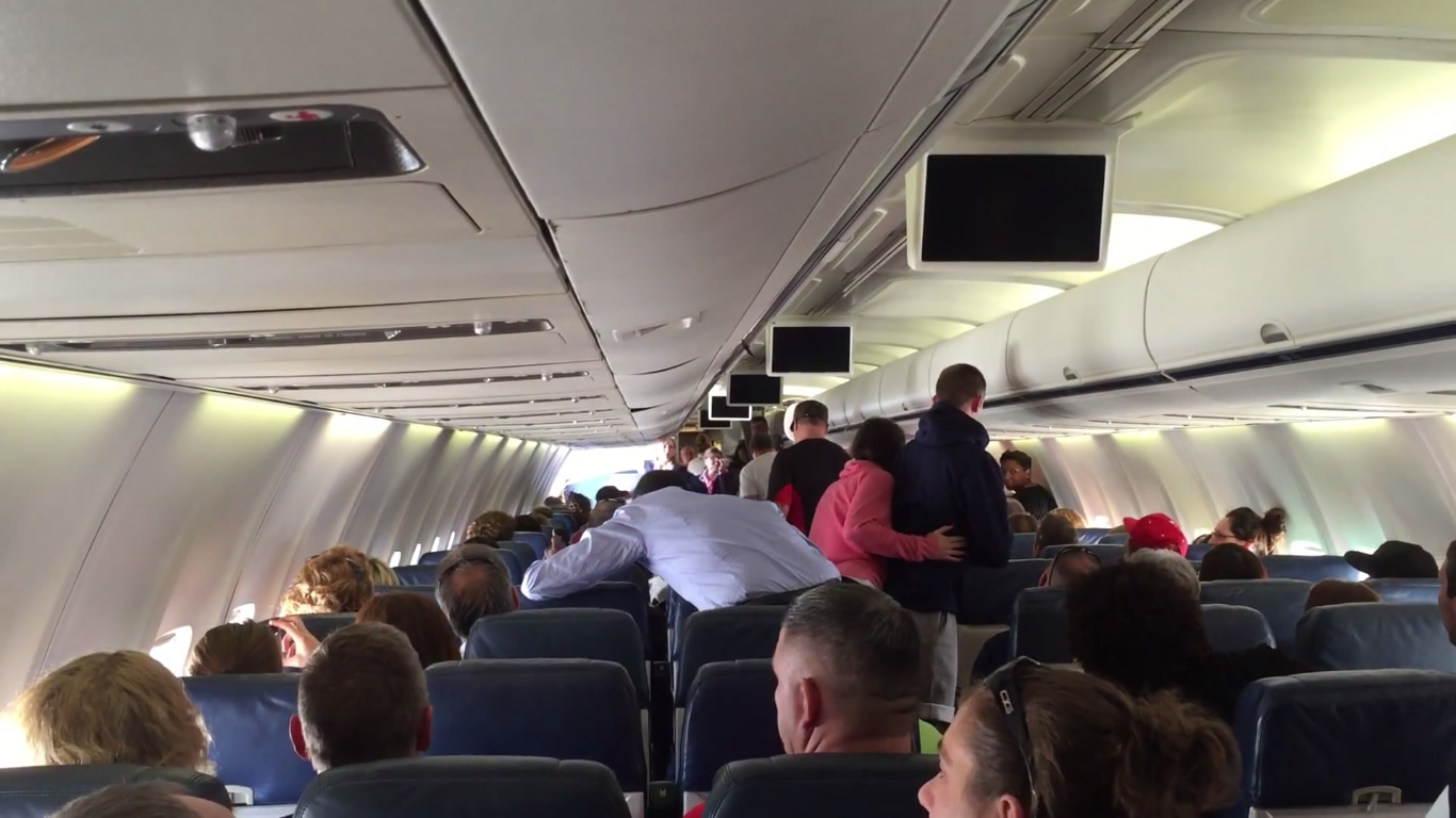 A Passenger Kicked Off Plane After He Sneezed And Joked 'I ...