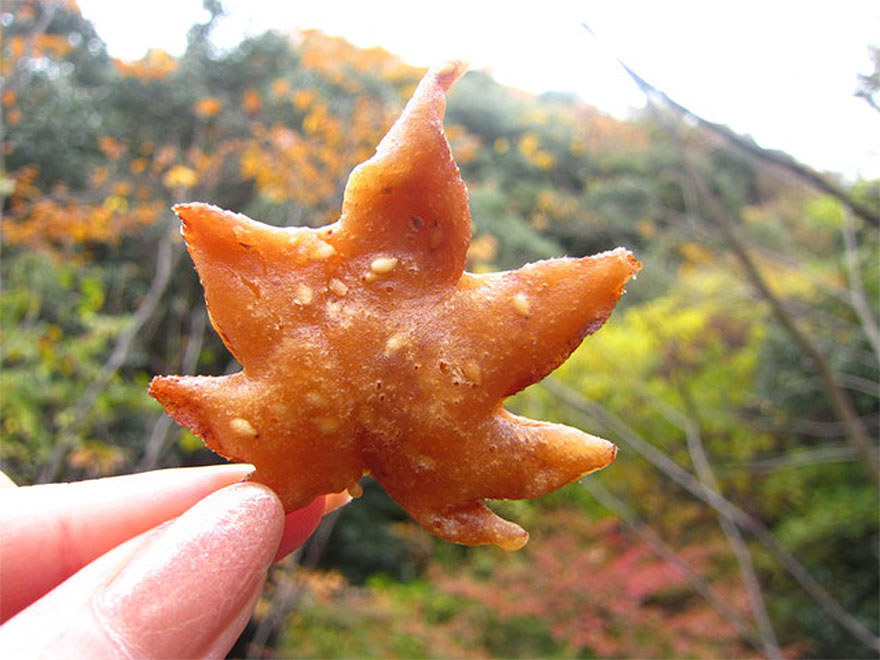 Fried Mapple leaves is a special delicacy in the Osaka Area, Northern Japan.